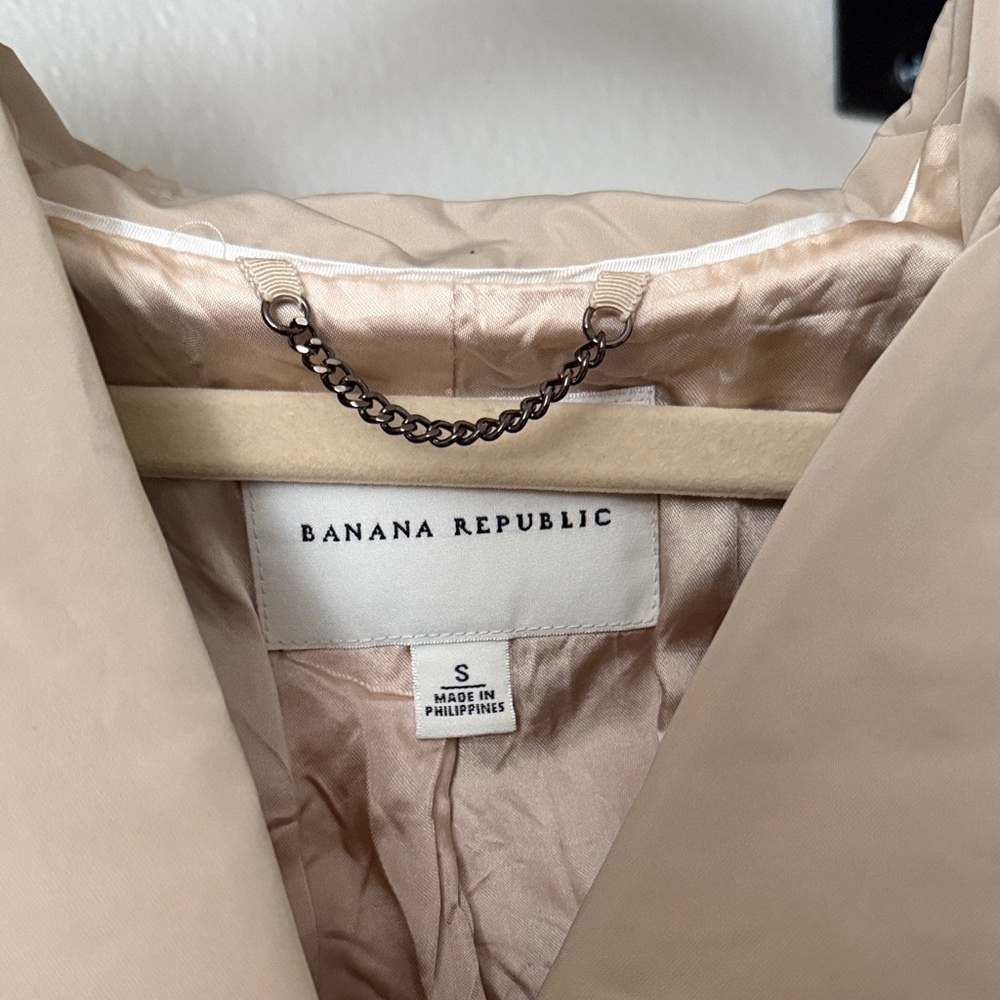 Banana Republic Light Beige Trench Coat with Tie Belt - Picture 2 of 3